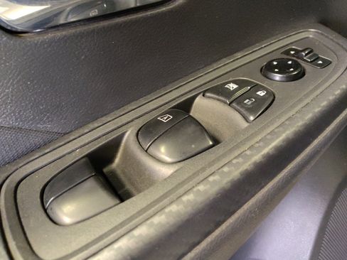 Used 2021 Nissan Versa SV FWD image 27