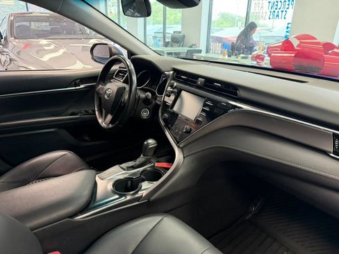 Used 2018 Toyota Camry SE FWD image 28