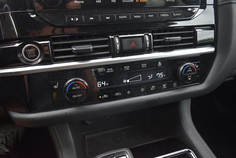 Used 2024 Nissan Pathfinder SL AWD/4WD image 18