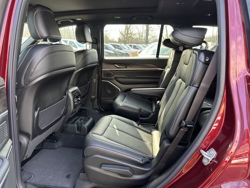 New 2026 Jeep Grand Cherokee L Limited w/ Limited Altitude Package AWD/4WD image 29