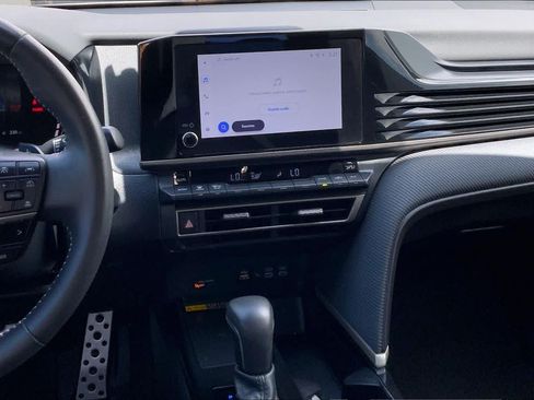 Used 2025 Toyota Camry SE w/ Convenience Package FWD image 7