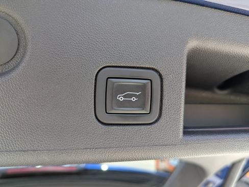 Used 2023 Chevrolet Equinox Premier FWD image 12