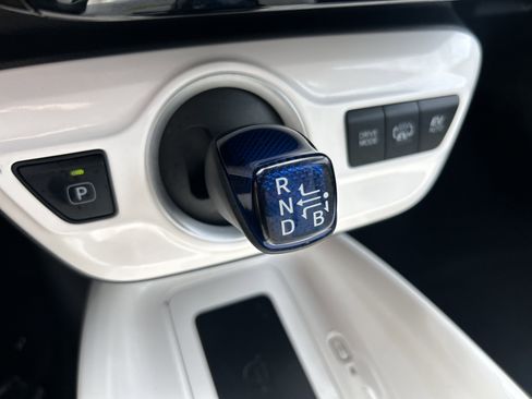 Used 2018 Toyota Prius Prime Advanced w/ Carpet Mat Package FWD image 24