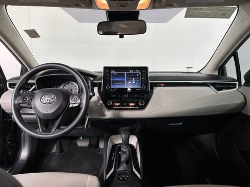 Used 2021 Toyota Corolla LE image 11