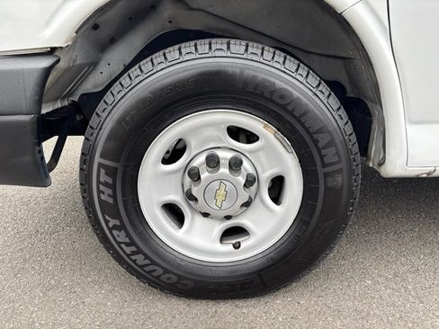 Used 2011 Chevrolet Express 2500 RWD image 11