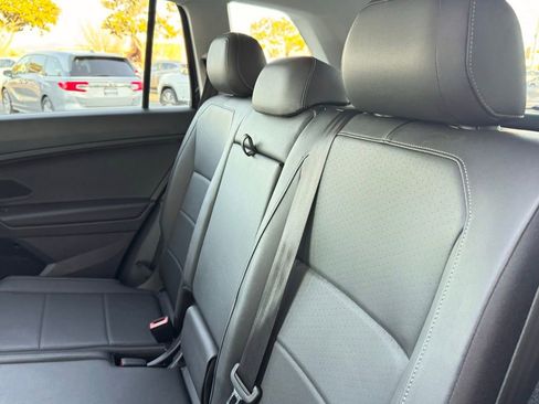 Used 2019 Volkswagen Tiguan SE w/ Panoramic Sunroof Package image 23