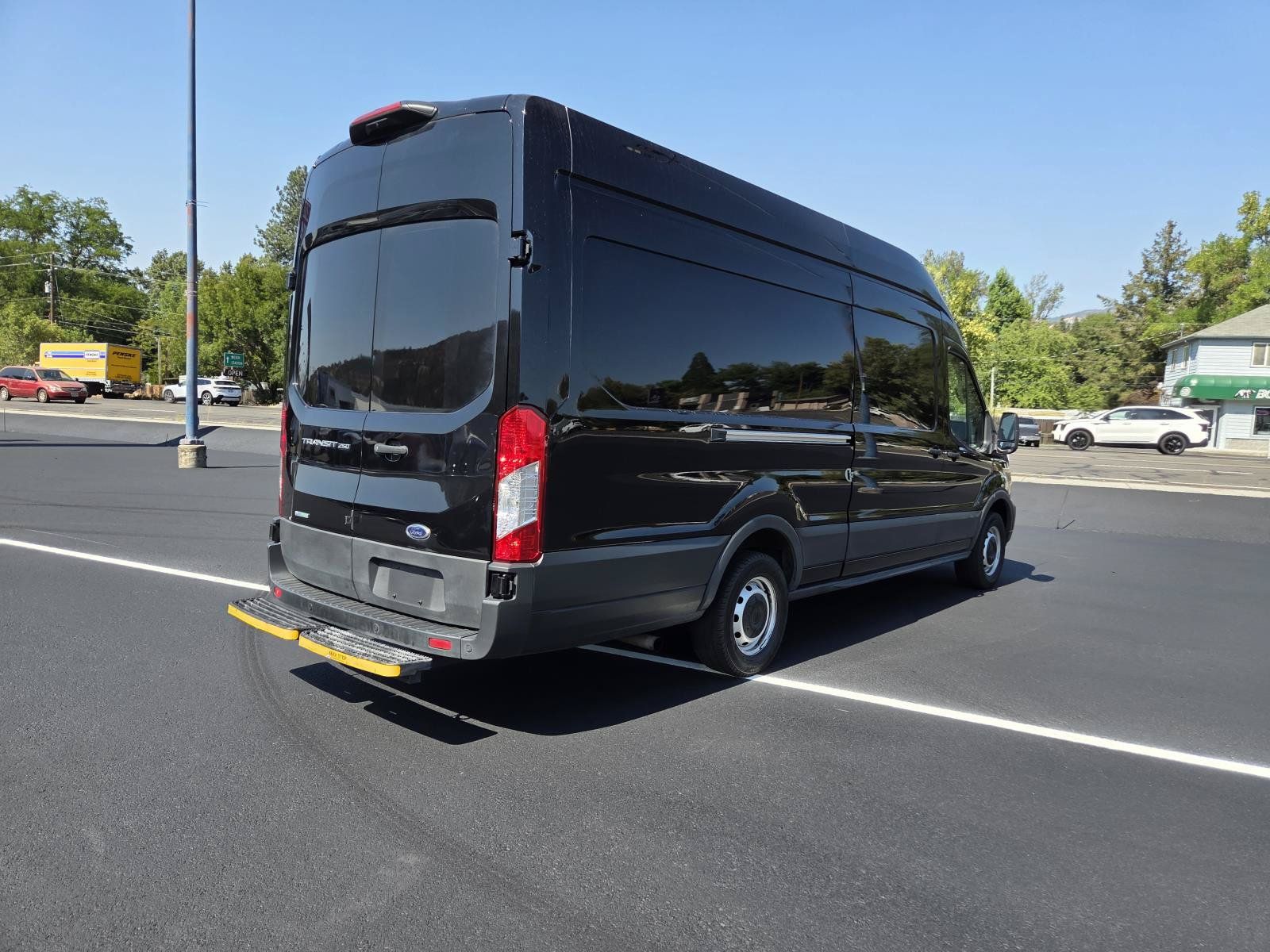 Used 2023 Ford Transit 250 148 High Roof Extended w/ Load Area Protection Package RWD image 5