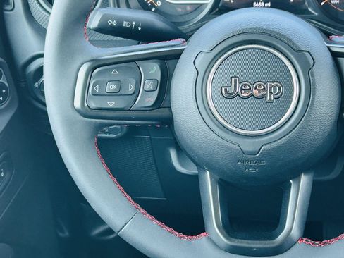 Used 2024 Jeep Gladiator Rubicon AWD/4WD image 19