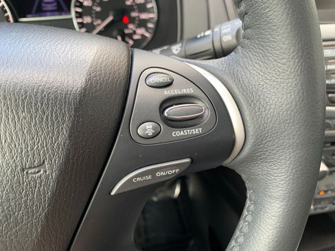 Used 2018 Nissan Pathfinder SL AWD/4WD image 19