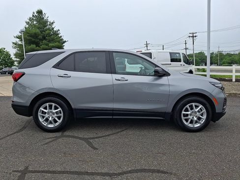 Used 2023 Chevrolet Equinox LS w/ LS Convenience Package FWD image 10