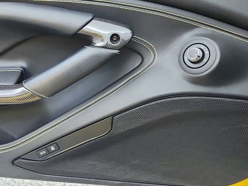 Used 2021 Ferrari F8 Tributo image 24