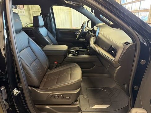 Used 2025 Chevrolet Tahoe High Country AWD/4WD image 27