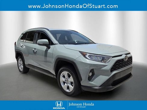Used 2021 Toyota RAV4 XLE w/ Convenience Package FWD image 1