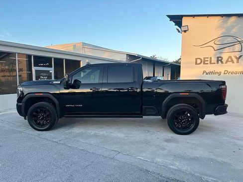 Used 2024 GMC Sierra 2500 AT4 w/ AT4 Premium Plus Package AWD/4WD image 8