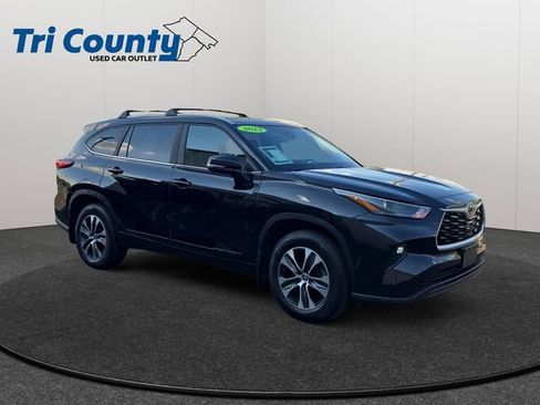 Used 2023 Toyota Highlander XLE AWD/4WD image 1