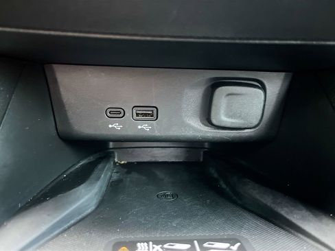 Used 2025 Buick Envista Sport Touring w/ Convenience II Package image 33