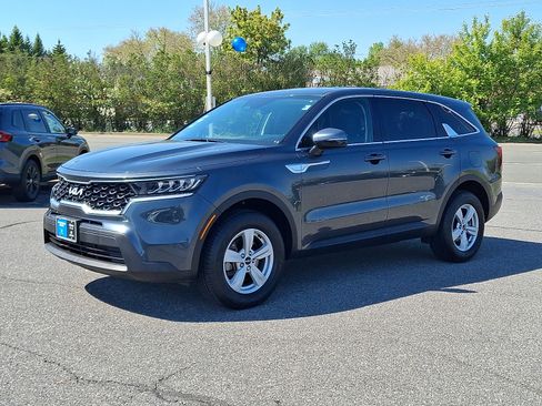 Used 2022 Kia Sorento LX AWD/4WD image 3