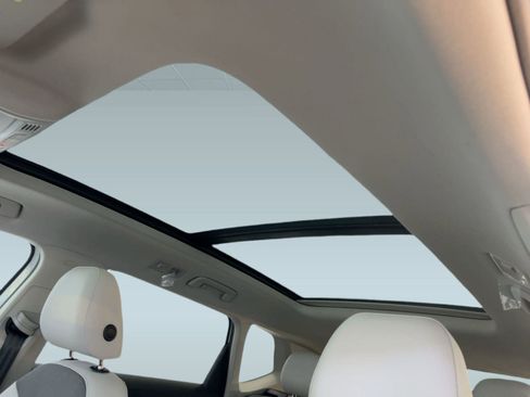 New 2026 Volkswagen Taos SE image 16