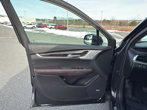 Used 2020 Cadillac XT6 Premium Luxury image 27