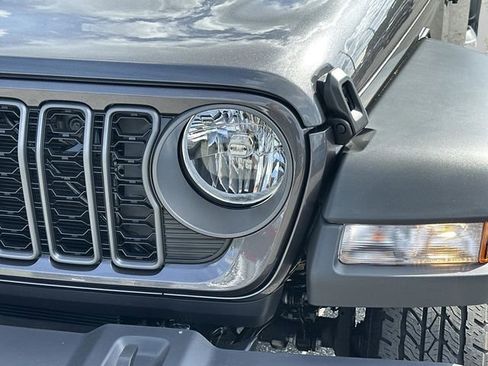 New 2025 Jeep Gladiator Sport image 7