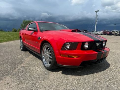 Used 2005 Ford Mustang GT Premium RWD image 3