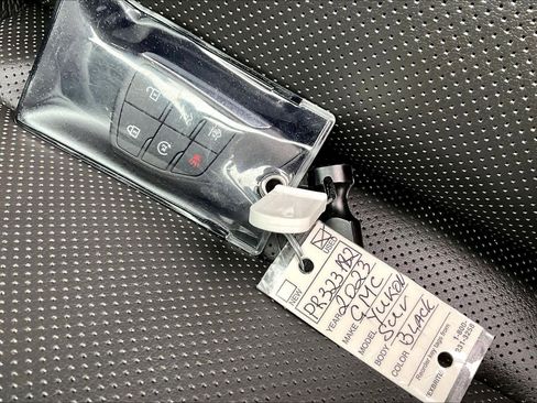 Used 2023 GMC Yukon Denali RWD image 15