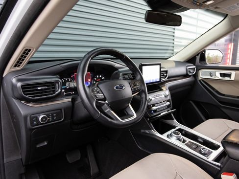 Used 2020 Ford Explorer Limited w/ Hybrid Equipment Group 310A image 20