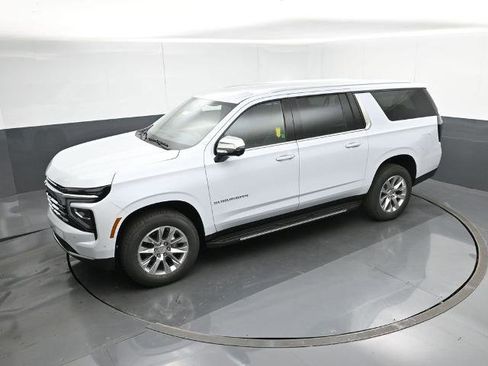 New 2026 Chevrolet Suburban Premier image 18