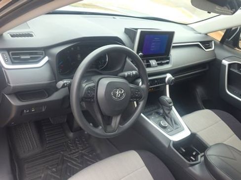 Used 2025 Toyota RAV4 LE AWD/4WD image 12