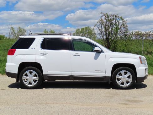 Used 2017 GMC Terrain SLE w/ Driver Alert Package I FWD image 2