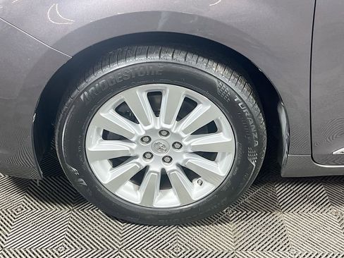 Used 2015 Toyota Sienna Limited Premium AWD/4WD image 38