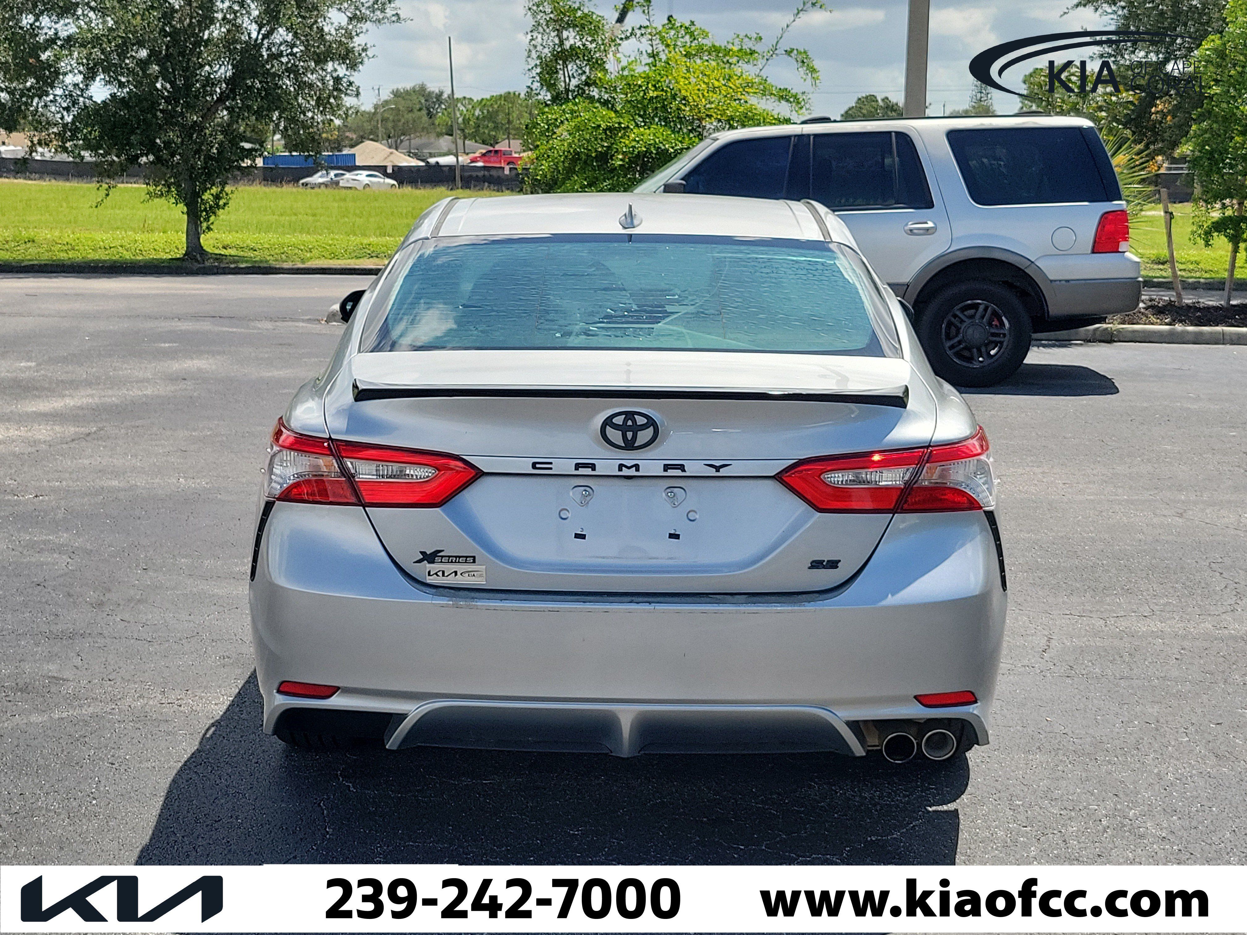 Used 2019 Toyota Camry SE FWD image 5