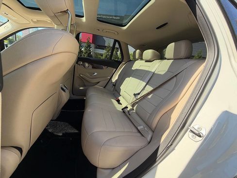 Used 2018 Mercedes-Benz GLC 300 4MATIC image 24