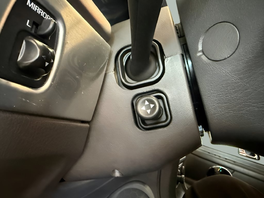 Used 2002 Ford Thunderbird RWD image 17