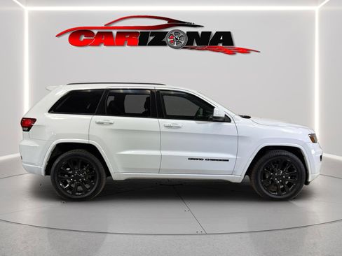 Used 2018 Jeep Grand Cherokee Altitude image 12