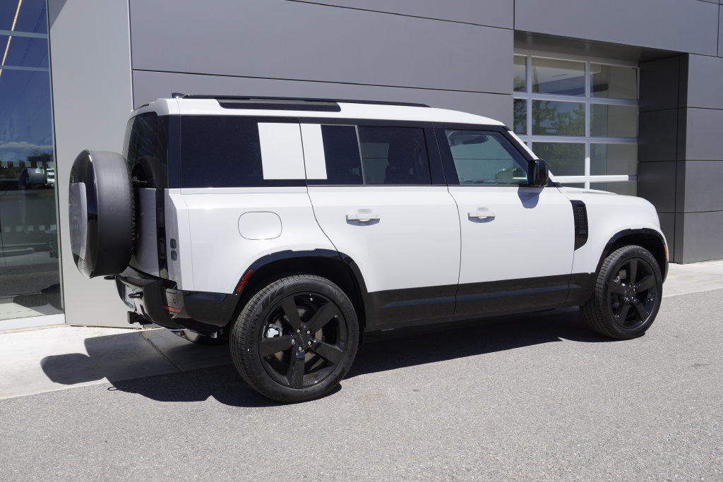 New 2026 Land Rover Defender 110 X-Dynamic SE AWD/4WD image 4