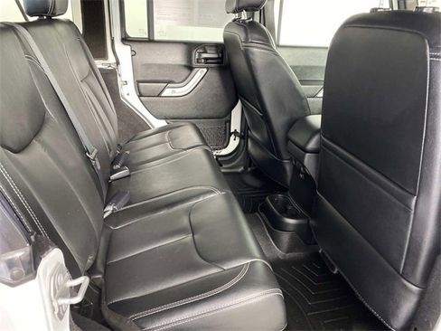 Used 2018 Jeep Wrangler Unlimited Sahara w/ Connectivity Group image 12