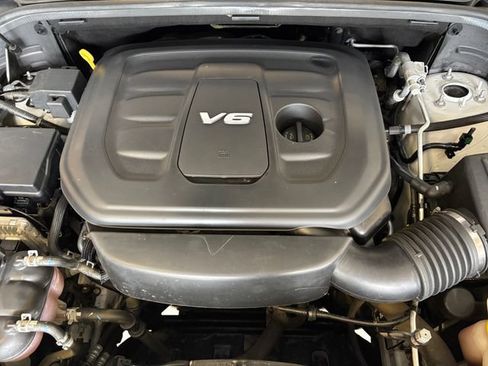Used 2018 Jeep Grand Cherokee Laredo AWD/4WD image 25