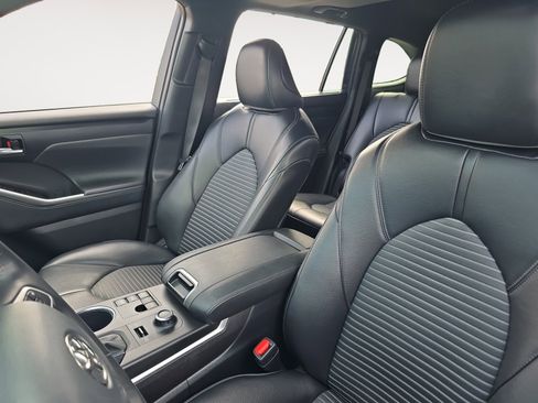Certified 2024 Toyota Highlander XSE image 9