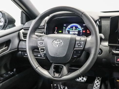 Used 2025 Toyota Camry SE w/ Convenience Package FWD image 15