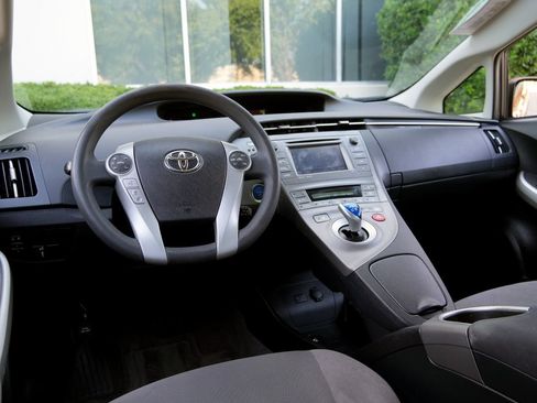 Used 2013 Toyota Prius Three FWD image 5