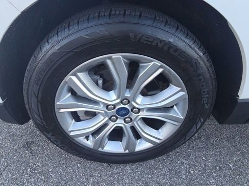 Certified 2022 Ford Edge Titanium w/ Equipment Group 301A image 8