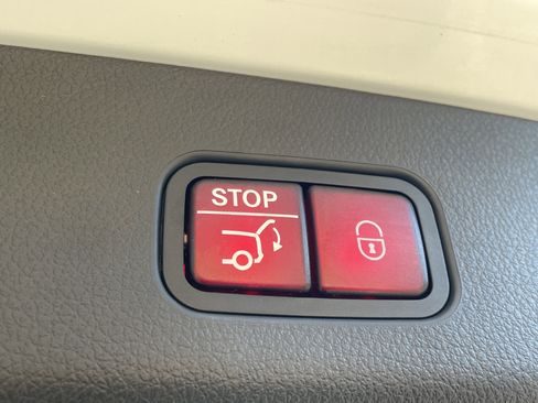 Certified 2025 Mercedes-Benz GLC 300 image 13