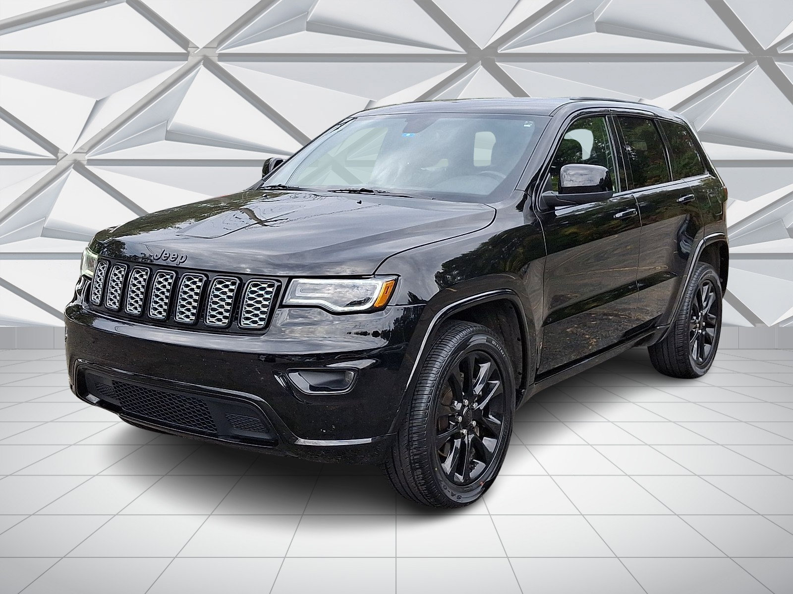 Used 2021 Jeep Grand Cherokee Laredo X AWD/4WD image 4