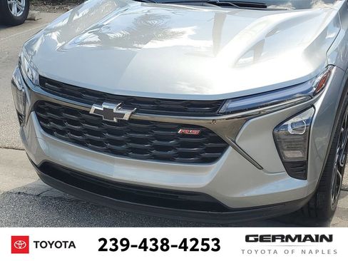 Used 2024 Chevrolet Trax RS w/ Sunroof Package FWD image 15