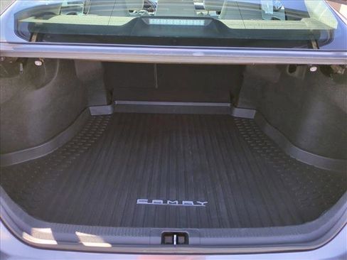 Used 2019 Toyota Camry SE image 6