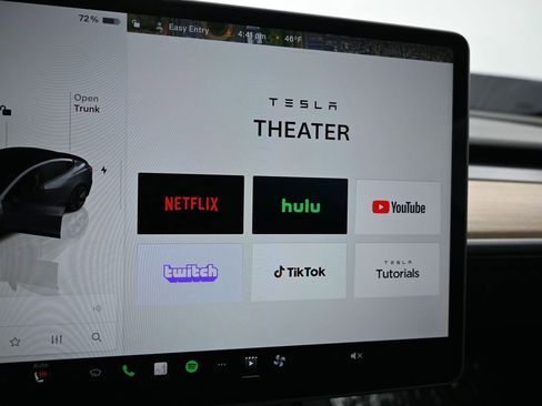 Used 2023 Tesla Model 3 Standard Range image 17