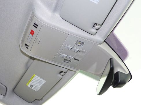 Used 2022 Volkswagen Tiguan SE image 17