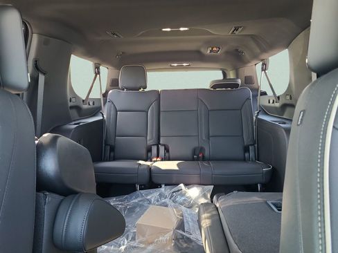 New 2026 Chevrolet Suburban Premier AWD/4WD image 10