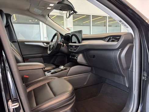 Used 2025 Ford Escape Platinum AWD/4WD image 23